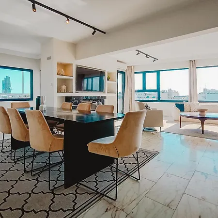 Phaedrus Living Center Sky Penthouse Лимасол