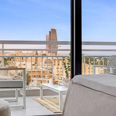 דירה Phaedrus Living Center Sky Penthouse *