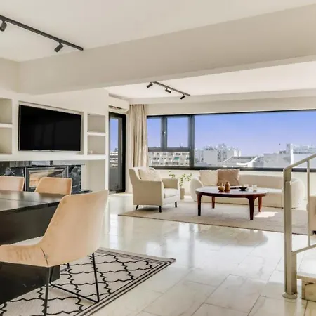 Phaedrus Living Center Sky Penthouse
