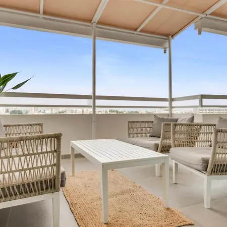 Phaedrus Living Center Sky Penthouse דירה לימסול
