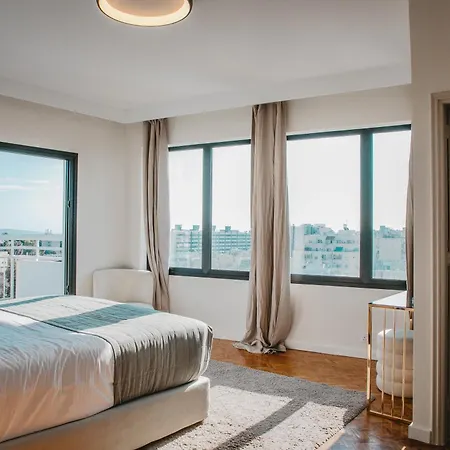 Phaedrus Living Center Sky Penthouse דירה לימסול